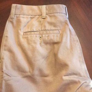 Men’s Van Heusen Khaki Slacks 32x30.